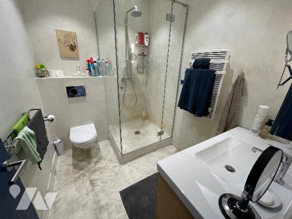 Cours ESTIENNE D' ORVES 13001 MARSEILLE, T3 traversant très bon état, surface 53.65m².