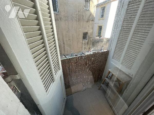 Cours ESTIENNE D' ORVES 13001 MARSEILLE, T3 traversant très bon état, surface 53.65m².