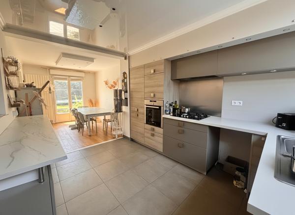 BALLAINVILLIERS - Maison familiale de 169m2 avec jardin, garage et sous-sol total - DPE C