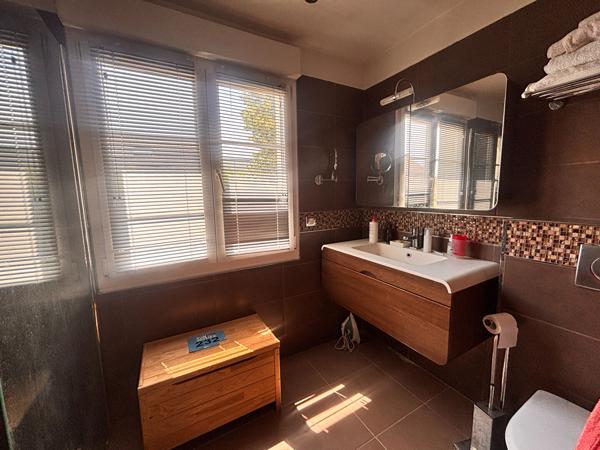 BALLAINVILLIERS - Maison familiale de 169m2 avec jardin, garage et sous-sol total - DPE C