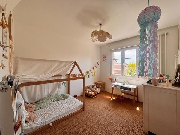 BALLAINVILLIERS - Maison familiale de 169m2 avec jardin, garage et sous-sol total - DPE C