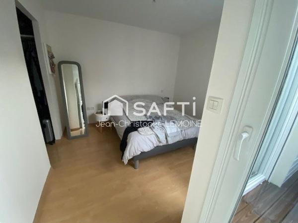 Appartement récent 100m2 trois chambres plein centre