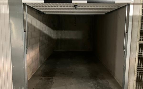 Stationnement à louer    12 m2 Vaulx-en-Velin