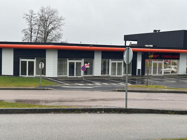 Local Commercial
        
        - 55 m²