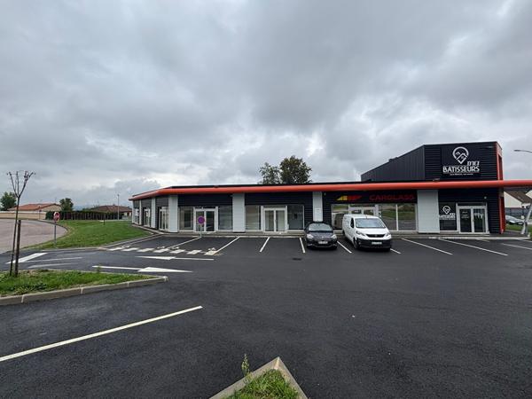 Local Commercial
        
        - 55 m²