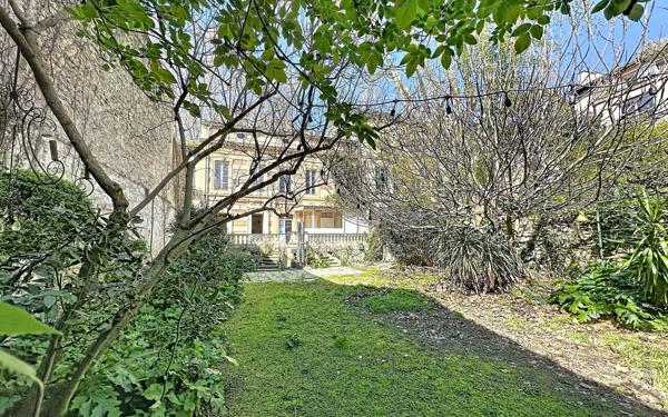 Maison à vendre    7 pièces •  Avignon