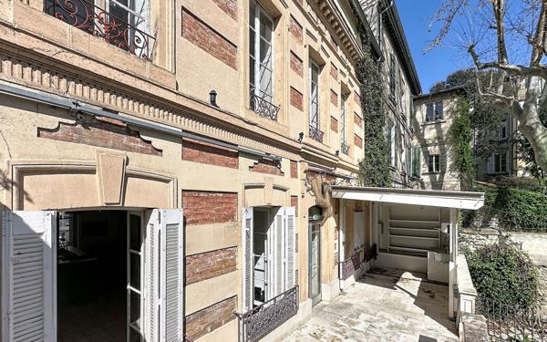 Maison à vendre    7 pièces •  Avignon