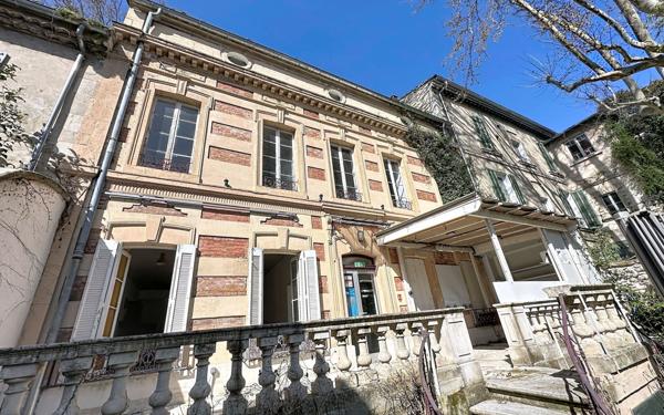 Maison à vendre    7 pièces •  Avignon