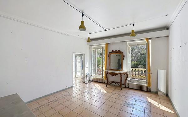 Maison à vendre    7 pièces •  Avignon