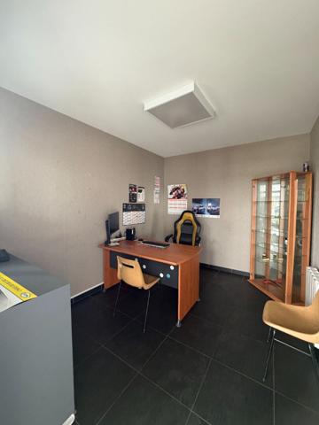 A VENDRE, Local d'activité de 560 m2 , Montsurs A VENDRE, Local d'activité de 560 m2 , Montsurs