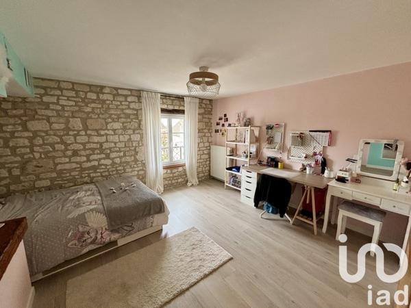 Demeure 7 pièces de 224 m² à Lachelle (60190)