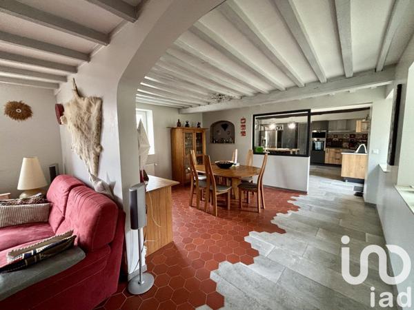 Demeure 7 pièces de 224 m² à Lachelle (60190)