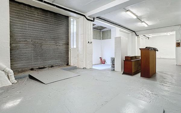 Appartement à vendre    1 pièce • 122,05 m2 Paris 11