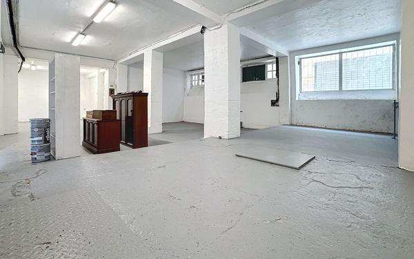 Appartement à vendre    1 pièce • 122,05 m2 Paris 11