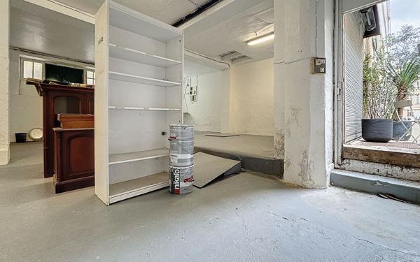 Appartement à vendre    1 pièce • 122,05 m2 Paris 11