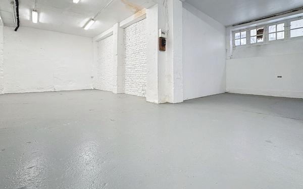 Appartement à vendre    1 pièce • 122,05 m2 Paris 11