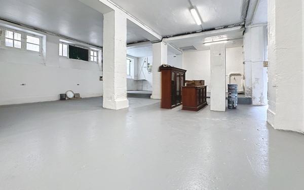 Appartement à vendre    1 pièce • 122,05 m2 Paris 11