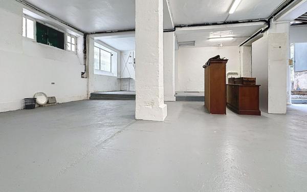 Appartement à vendre    1 pièce • 122,05 m2 Paris 11