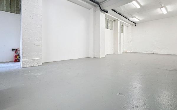 Appartement à vendre    1 pièce • 122,05 m2 Paris 11