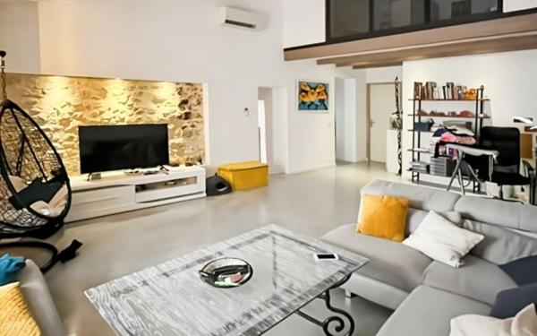 Immeuble à vendre    7 pièces • 300 m2 Pont-Saint-Esprit