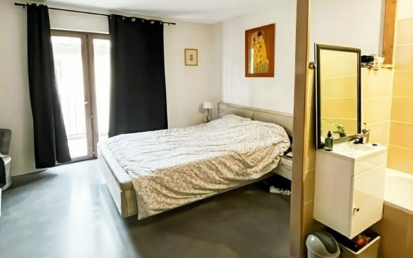 Immeuble à vendre    7 pièces • 300 m2 Pont-Saint-Esprit