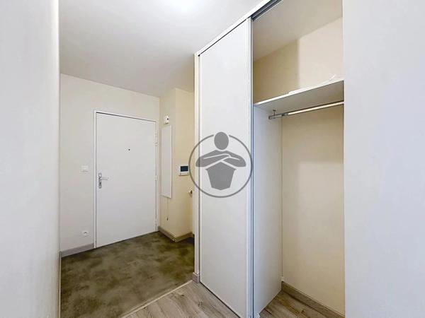 Location                                                      Appartement
                        
                     3 pièces                      76 m2                     à Saint-Quentin