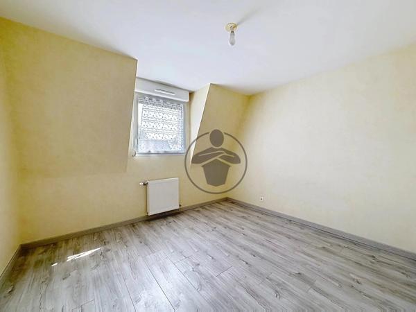 Location                                                      Appartement
                        
                     3 pièces                      76 m2                     à Saint-Quentin
