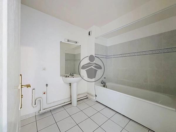 Location                                                      Appartement
                        
                     3 pièces                      76 m2                     à Saint-Quentin