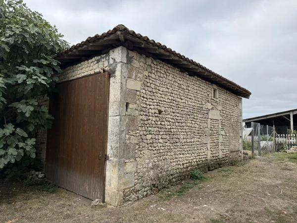 Charmante maison de plain-pied avec grange et piscine