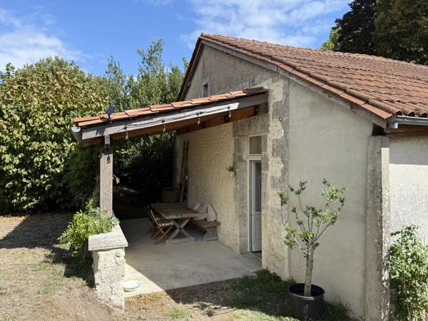Charmante maison de plain-pied avec grange et piscine