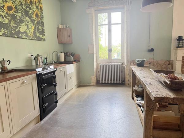 Charmante maison de plain-pied avec grange et piscine