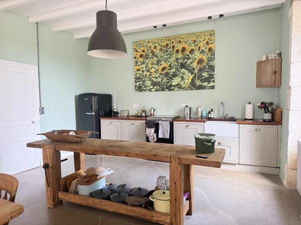 Charmante maison de plain-pied avec grange et piscine