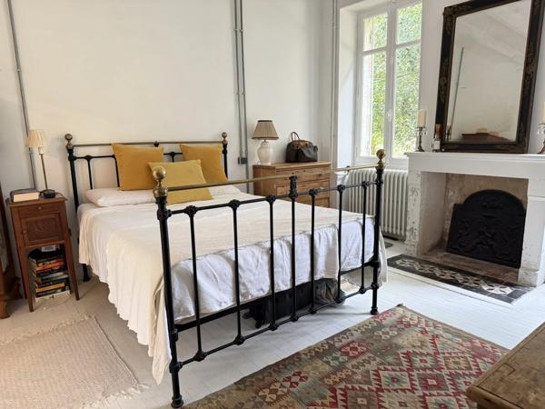 Charmante maison de plain-pied avec grange et piscine