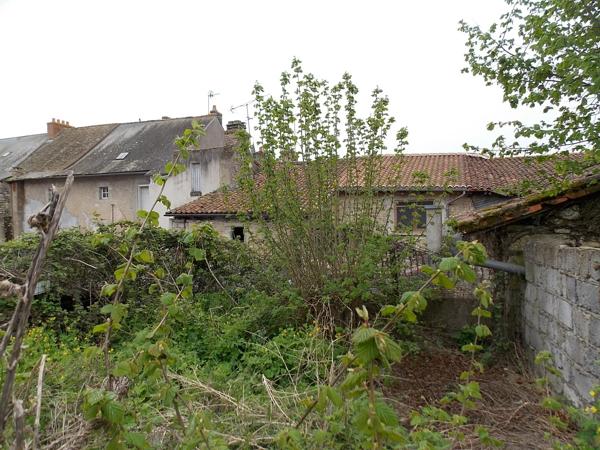 Ancien magasin avec appartement