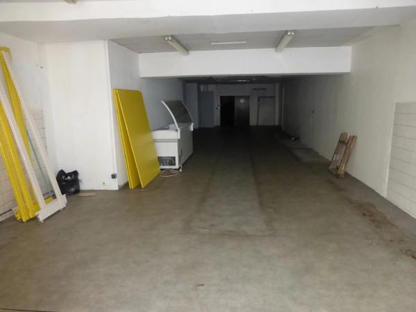 Ancien magasin avec appartement