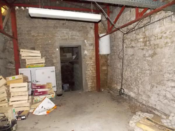 Ancien magasin avec appartement