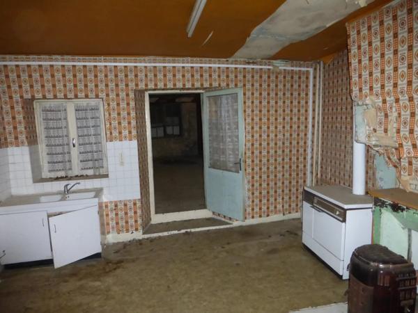 Ancien magasin avec appartement