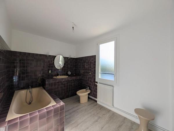 Maison  4 pièce(s) 91 m2 Chateaubernard