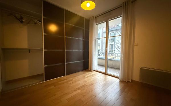 Appartement à louer    4 pièces • 82,33 m2 Saint-Maur-des-Fossés