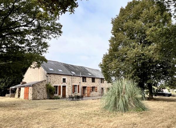 Propriété rénovée avec trois logements, située dans la campagne de l’Indre