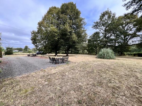 Propriété rénovée avec trois logements, située dans la campagne de l’Indre