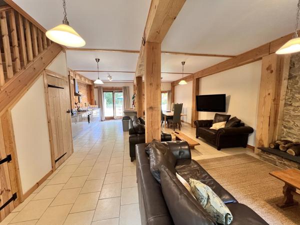Propriété rénovée avec trois logements, située dans la campagne de l’Indre