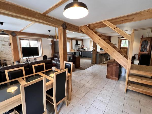 Propriété rénovée avec trois logements, située dans la campagne de l’Indre