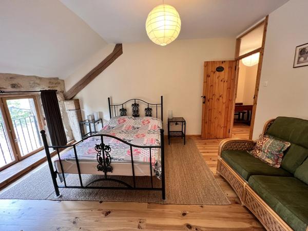 Propriété rénovée avec trois logements, située dans la campagne de l’Indre