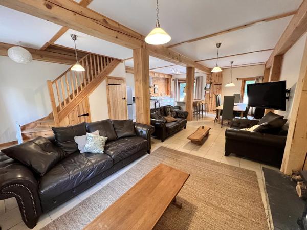 Propriété rénovée avec trois logements, située dans la campagne de l’Indre