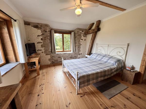 Propriété rénovée avec trois logements, située dans la campagne de l’Indre