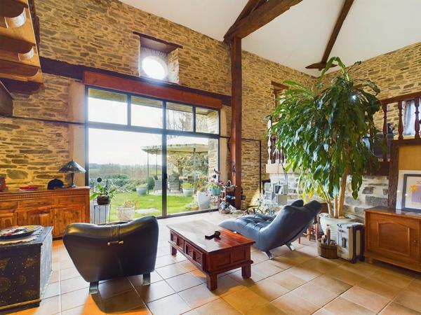 Belle maison d'architecte en pierre