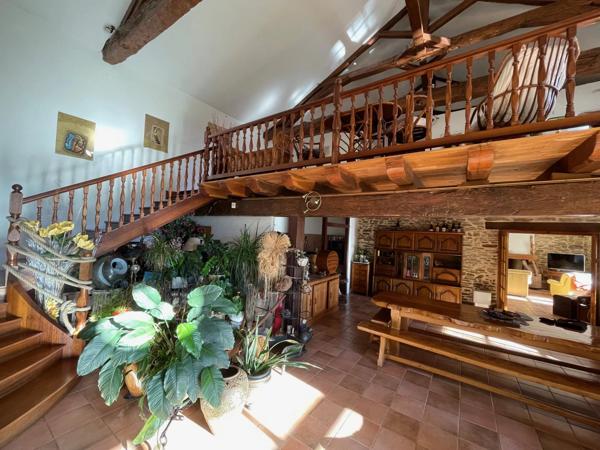 Belle maison d'architecte en pierre