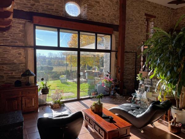 Belle maison d'architecte en pierre
