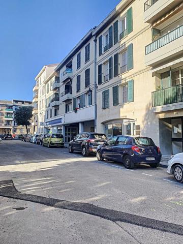 BEL APPARTEMENT 64 m² au 3ème étage dans RESIDENCE - QUARTIER CALME - PARKING - CAVE - BALCON